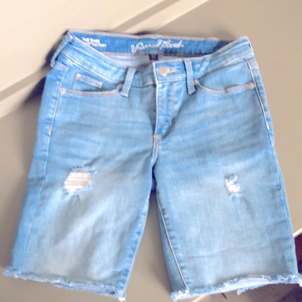 MIDRISE BERMUDA DENIM SHORTS